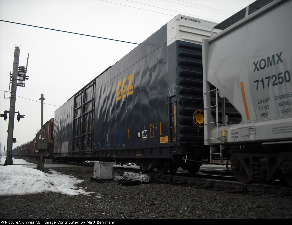 Tall autoparts boxcar